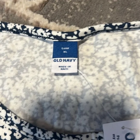 Old navy floral top. New size XL super soft and stretchy. Blue and white. - Picture 3 of 4